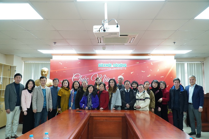 Báo Sức khỏe & Đời sống tri ân cán bộ hưu trí trước thềm năm mới Giáp Thìn 2024- Ảnh 1.