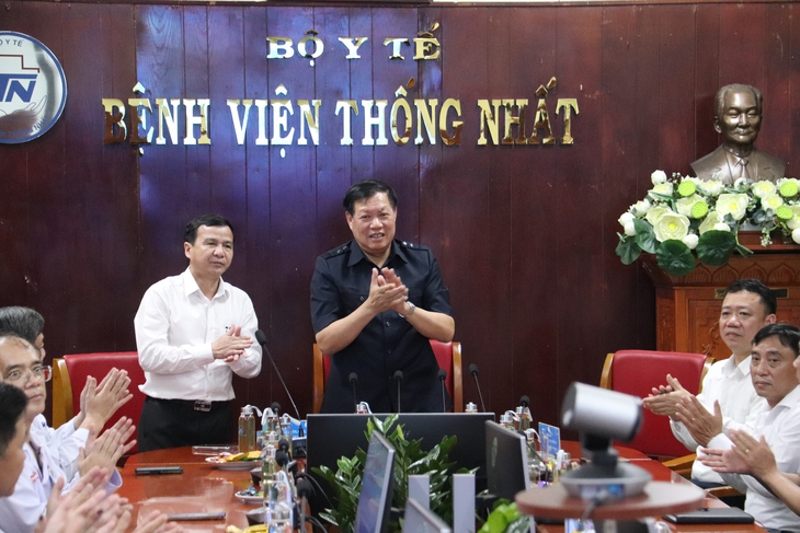 Lãnh đạo Bộ Y tế thăm, chúc Tết bệnh nhân và y bác sĩ bệnh viện tại TPHCM- Ảnh 5. Lãnh đạo Bộ Y tế thăm, chúc Tết bệnh nhân và y bác sĩ bệnh viện tại TPHCM- Ảnh 5.