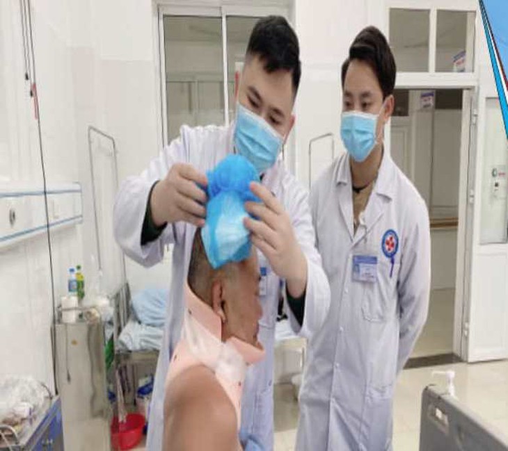 Bệnh viện tuyến huyện kích hoạt 'báo động đỏ' cứu người bệnh chấn thương sọ não- Ảnh 1.