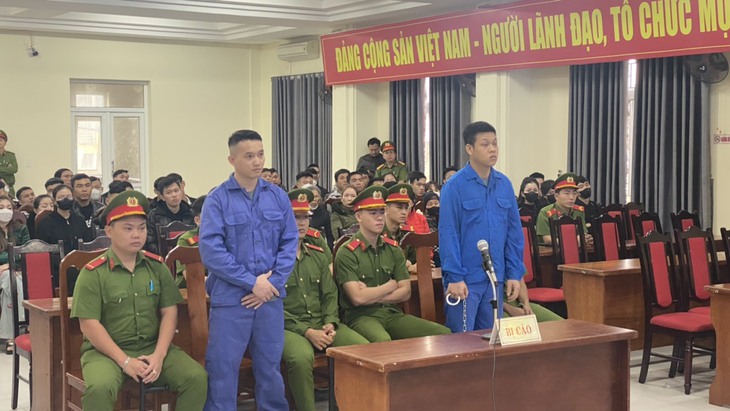 Án chung thân cho nhân viên đâm khách hát karaoke tử vong
- Ảnh 1.