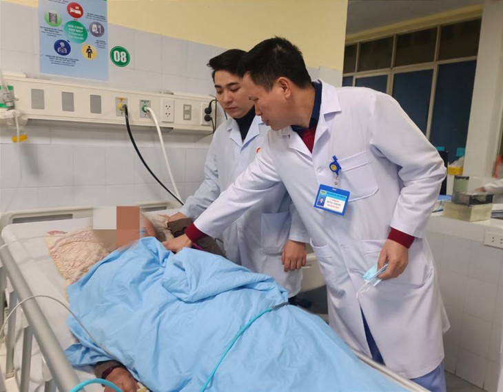 Bốn người thương vong do đốt than sưởi ấm trong phòng kín- Ảnh 2.
