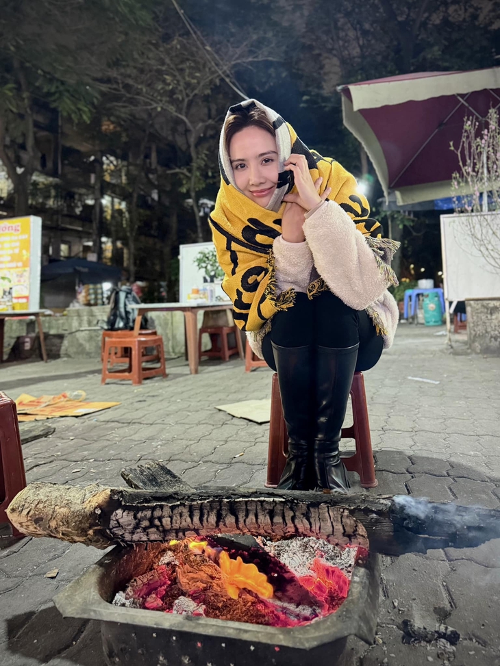 Khoảnh khắc 'đóng băng' của Huyền Lizzie trong những ngày quay cuối 'Chúng ta của 8 năm sau'- Ảnh 1. Khoảnh khắc 'đóng băng' của Huyền Lizzie trong những ngày quay cuối 'Chúng ta của 8 năm sau'- Ảnh 1.