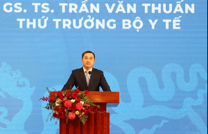 Thứ trưởng Bộ Y tế: Ung thư phổi ngày càng phổ biến, chiếm đến 1/4 tổng số ca mắc ở nam giới nước ta
- Ảnh 1.