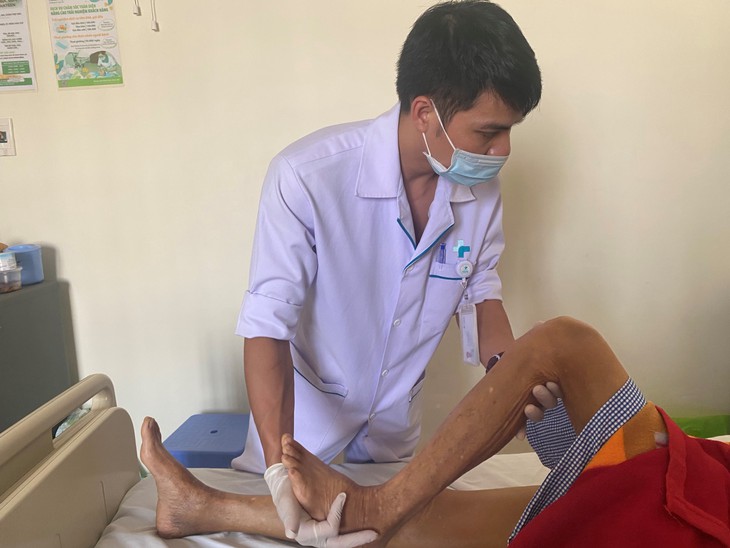 Phẫu thuật thành công nhiều trường hợp gãy liên mấu chuyển xương đùi cho người bệnh lớn tuổi- Ảnh 1. Phẫu thuật thành công nhiều trường hợp gãy liên mấu chuyển xương đùi cho người bệnh lớn tuổi- Ảnh 1.