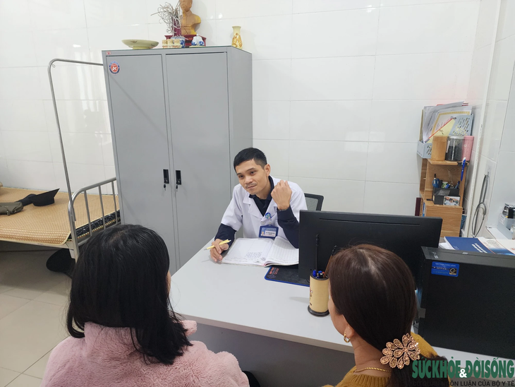 Giam mình trong phòng kín, chơi điện thoại suốt ngày, phụ huynh ngã ngửa khi bác sĩ chẩn đoán con bị trầm cảm học đường- Ảnh 2.