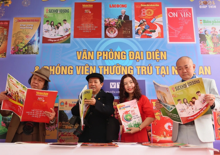 Nghệ An: Khai mạc Hội báo xuân Giáp Thìn 2024- Ảnh 2.