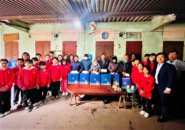 Sưởi ấm những phận đời nơi 'xóm chạy thận' - Ảnh 4.