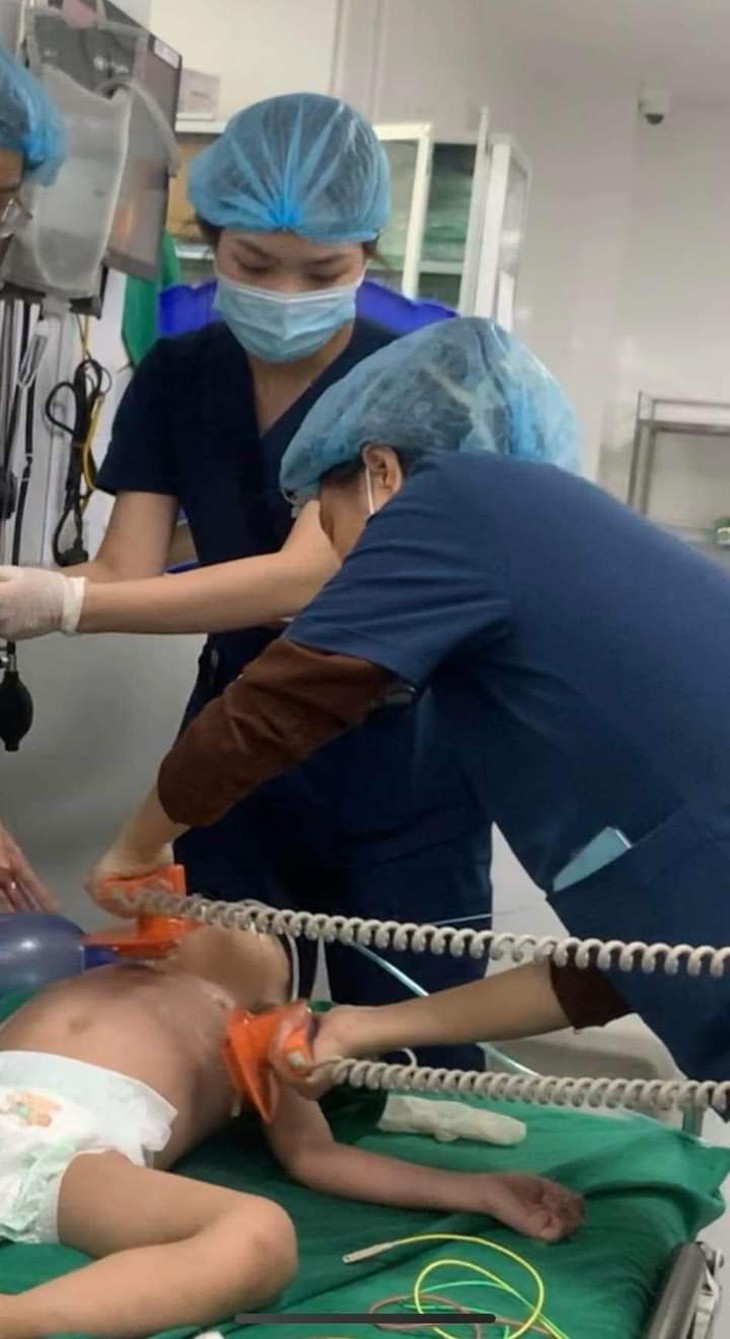 Cứu sống 3 chị em nguy kịch do ngộ độc thuốc chống trầm cảm- Ảnh 2. Cứu sống 3 chị em nguy kịch do ngộ độc thuốc chống trầm cảm- Ảnh 2.