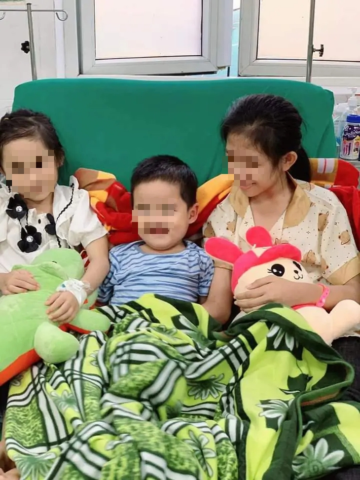 Cứu sống 3 chị em nguy kịch do ngộ độc thuốc chống trầm cảm- Ảnh 3. Cứu sống 3 chị em nguy kịch do ngộ độc thuốc chống trầm cảm- Ảnh 3.