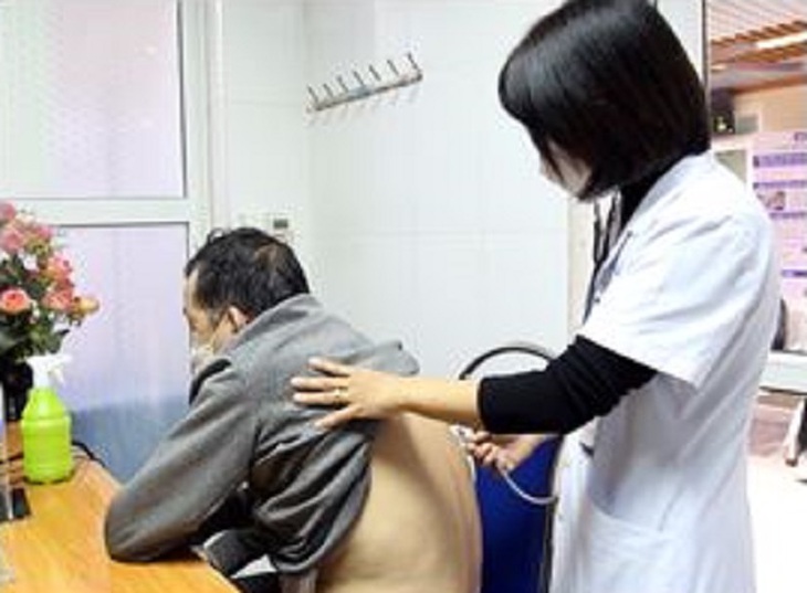 Tự chữa cúm A tại nhà khiến phổi đông đặc, suy hô hấp phải nhập viện cấp cứu- Ảnh 4.