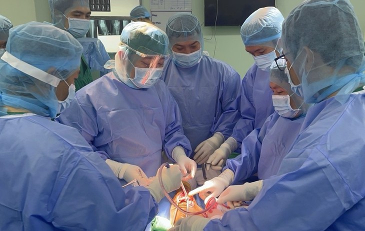 Bác sĩ 'cân não' quyết định, cắt cụt chi hay giữ lại chân cho bệnh nhân?- Ảnh 1. Bác sĩ 'cân não' quyết định, cắt cụt chi hay giữ lại chân cho bệnh nhân?- Ảnh 1.