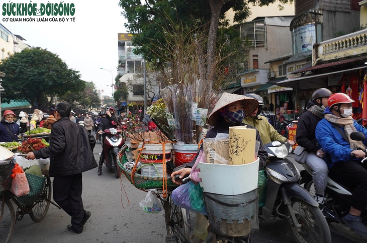 Nhiều tuyến đường Hà Nội ùn tắc cục bộ những ngày giáp Tết- Ảnh 10.