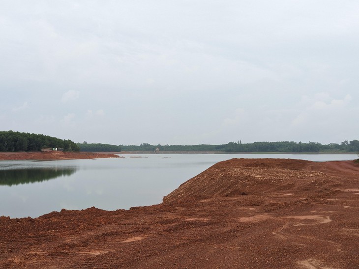 Đấu giá mỏ đất tăng 31 lần nhưng không nộp hồ sơ đề nghị thăm dò- Ảnh 1. Đấu giá mỏ đất tăng 31 lần nhưng không nộp hồ sơ đề nghị thăm dò- Ảnh 1.