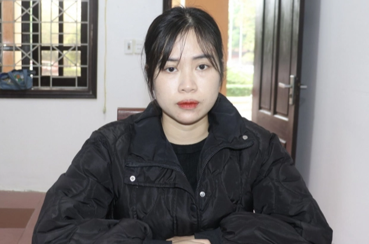 Hotgirl làm giả 260 bộ giấy tờ giả chiếm đoạt hơn 3 tỷ đồng
- Ảnh 1. Hotgirl làm giả 260 bộ giấy tờ giả chiếm đoạt hơn 3 tỷ đồng
- Ảnh 1.