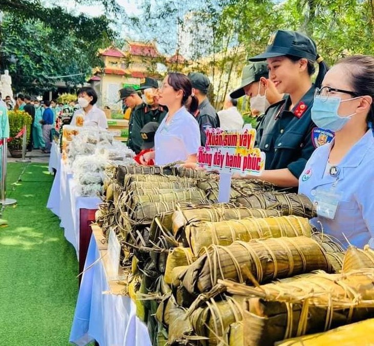 Những chuyến xe nghĩa tình đưa bệnh nhân về nhà đón Tết- Ảnh 2.