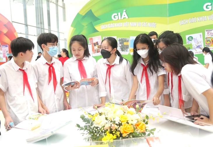 Trao quyền chọn sách giáo khoa cho nhà trường: "Đây là tin vui với người làm giáo dục"- Ảnh 1. Trao quyền chọn sách giáo khoa cho nhà trường: "Đây là tin vui với người làm giáo dục"- Ảnh 1.