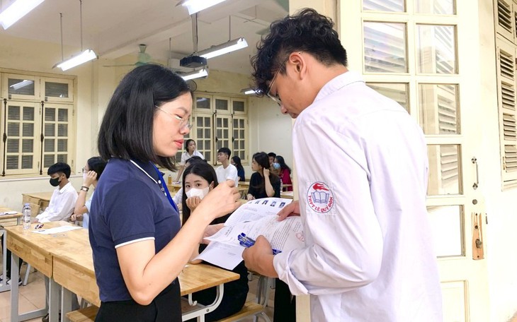 Thi tốt nghiệp THPT 2024: Những vật dụng bị cấm mang vào phòng thi