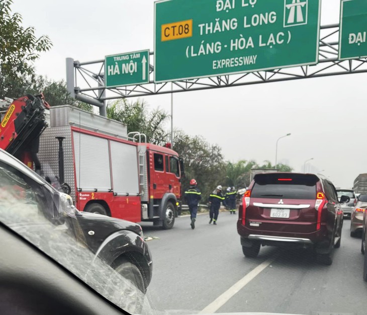Xe tự tông vào dải phân cách, tài xế tử vong tại chỗ- Ảnh 3.