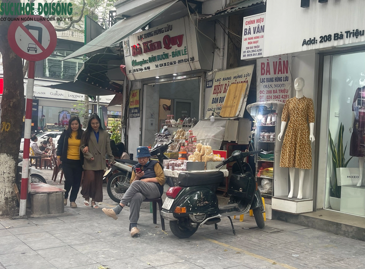 Hoa mắt với con phố nhiều ‘Bà Vân’ nhất Hà Nội- Ảnh 8.
