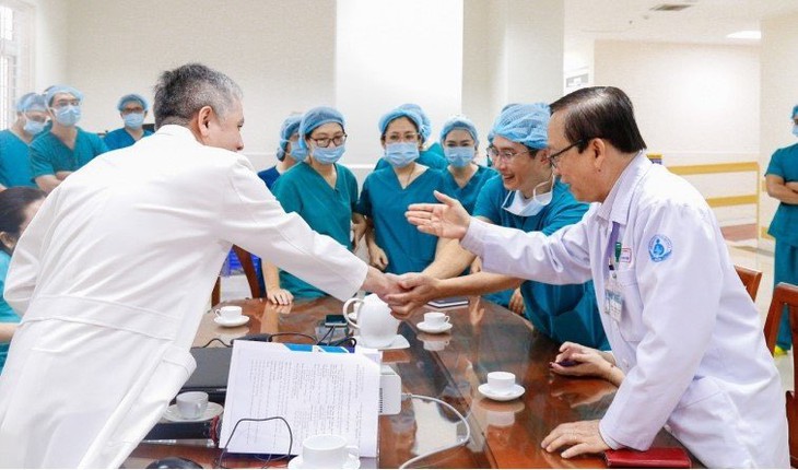 Khen thưởng đột xuất ê-kíp can thiệp tim ngay trong bào thai lần đầu tiên tại Việt Nam- Ảnh 3. Khen thưởng đột xuất ê-kíp can thiệp tim ngay trong bào thai lần đầu tiên tại Việt Nam- Ảnh 3.