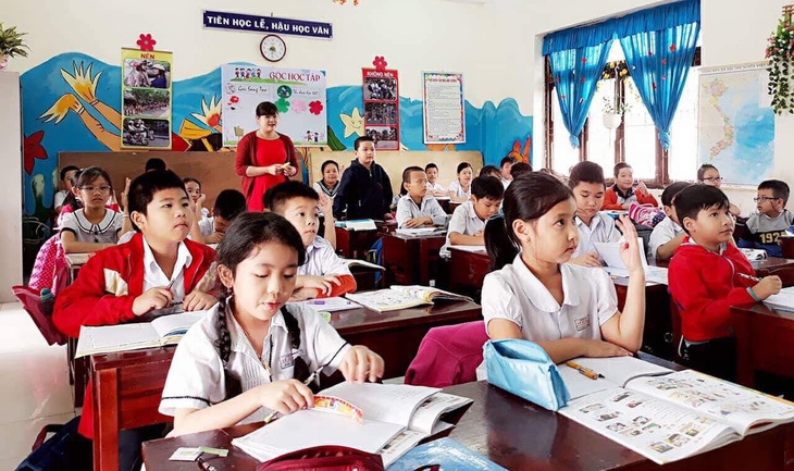 Đổi mới chính sách tiền lương để giáo viên thực hiện tốt nhiệm vụ- Ảnh 1. Đổi mới chính sách tiền lương để giáo viên thực hiện tốt nhiệm vụ- Ảnh 1.
