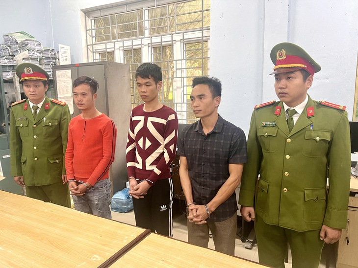Không có tiền tiêu xài, lừa mang 41 tấn thóc đi bán- Ảnh 1.