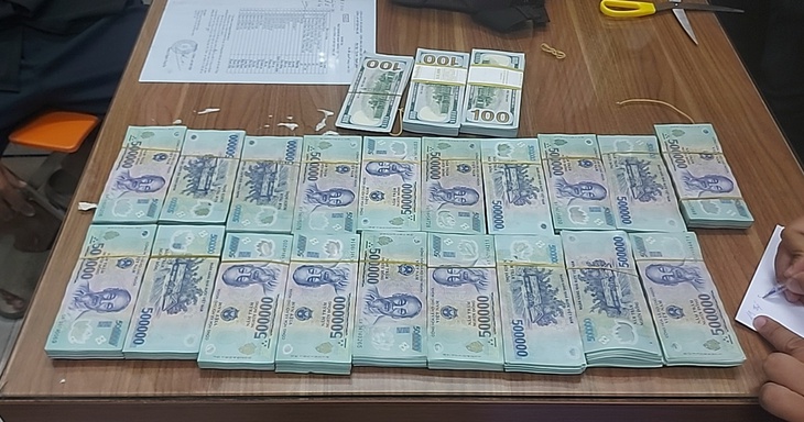 Tài xế trộm cắp tiền tỉ và nhiều ngoại tệ của công ty mình làm việc- Ảnh 2. Tài xế trộm cắp tiền tỉ và nhiều ngoại tệ của công ty mình làm việc- Ảnh 2.