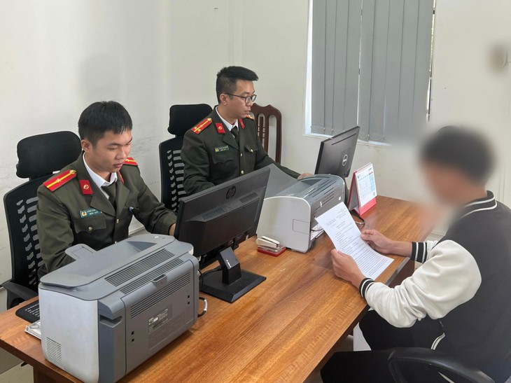 Mất tiền hẹn bạn qua mạng không được, nam thanh niên còn bị xử phạt khi đưa thông tin sai- Ảnh 1. Mất tiền hẹn bạn qua mạng không được, nam thanh niên còn bị xử phạt khi đưa thông tin sai- Ảnh 1.