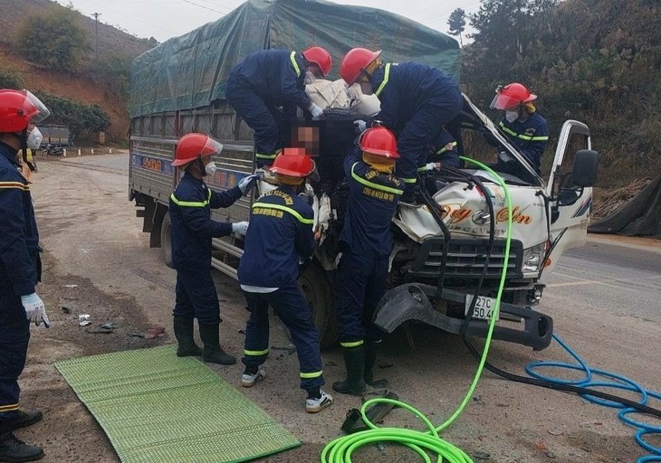 Va chạm với xe đầu kéo lúc rạng sáng, 1 người tử vong tại chỗ- Ảnh 4.