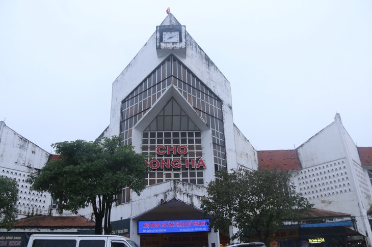 Tiểu thương khóc ròng khi Tết cận kề 'chợ vắng khách như Chùa Bà Đanh'- Ảnh 1.