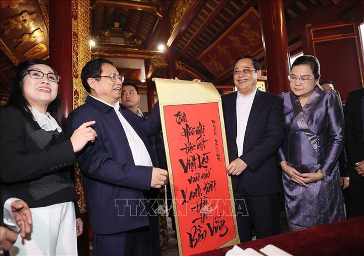 Thủ tướng Phạm Minh Chính cùng Thủ tướng Sonexay Siphandone và hai Phu nhân thăm đền Ngọc Sơn- Ảnh 3. Thủ tướng Phạm Minh Chính cùng Thủ tướng Sonexay Siphandone và hai Phu nhân thăm đền Ngọc Sơn- Ảnh 3.
