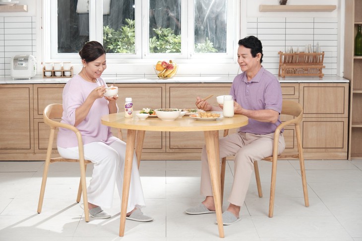 Giải pháp hỗ trợ tăng đề kháng mỗi ngày cho người lớn tuổi- Ảnh 2.