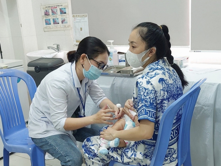 TPHCM triển khai tiêm thêm nhiều loại vaccine miễn phí cho trẻ- Ảnh 1.