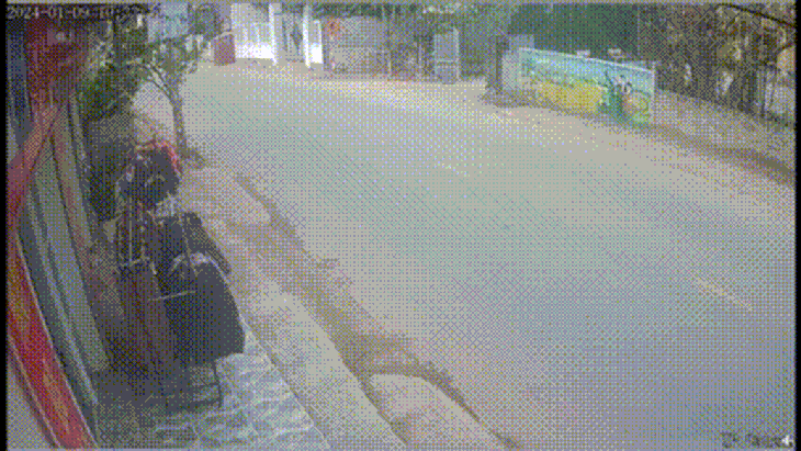 Video xe ô tô phóng nhanh rồi đâm vào nhà dân tại Bắc Giang- Ảnh 2. Video xe ô tô phóng nhanh rồi đâm vào nhà dân tại Bắc Giang- Ảnh 2.