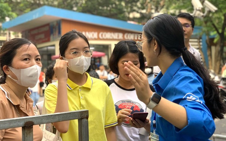 Học sinh học khác chương trình có được chuyển trường không?