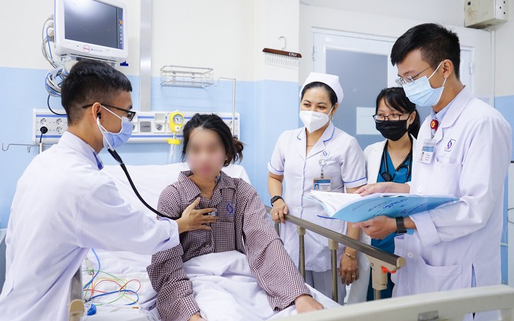 Cứu sống nữ sinh viên bị viêm cơ tim cấp bằng can thiệp VA-ECMO thức tỉnh
