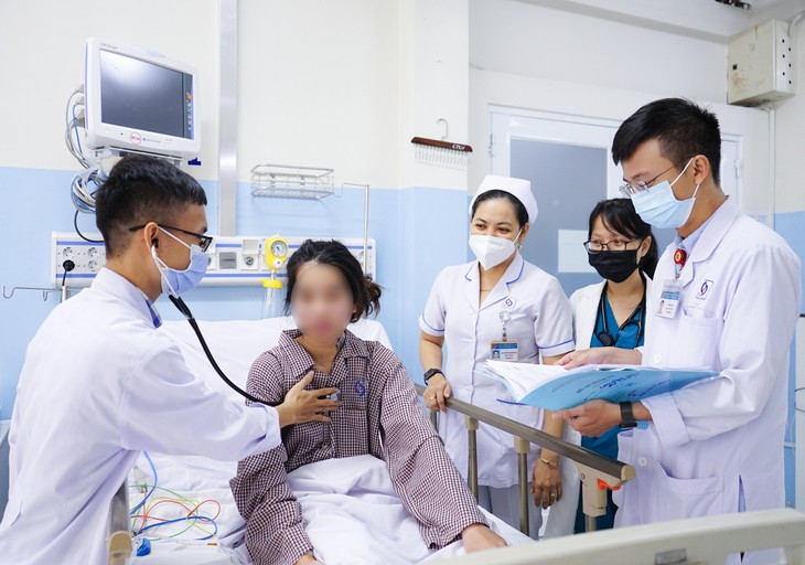 Cứu sống nữ sinh viên bị viêm cơ tim cấp bằng can thiệp VA-ECMO thức tỉnh- Ảnh 1.