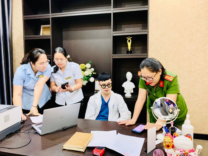 Đình chỉ Phòng khám có 'bác sĩ' học ngành văn hoá nhưng khám bệnh, kê đơn- Ảnh 1.
