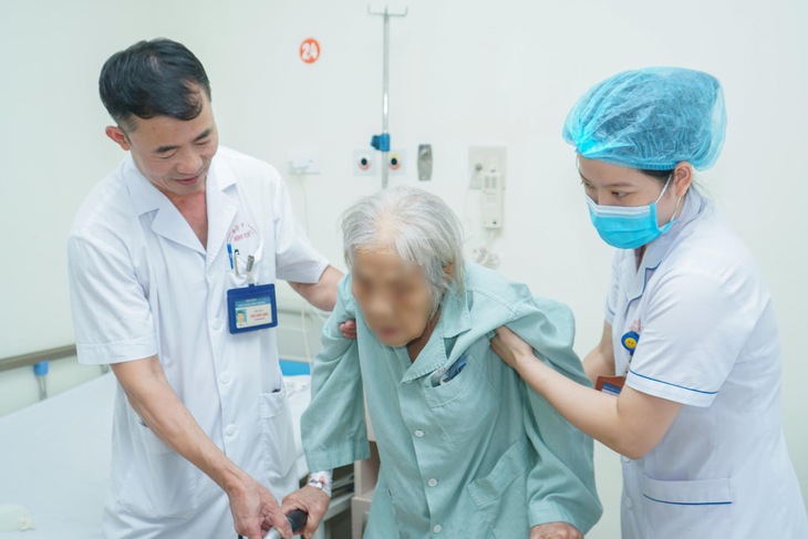 Phẫu thuật thay khớp háng cho cụ bà 113 tuổi- Ảnh 1.