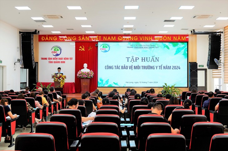 Nâng cao nhận thức bảo vệ môi trường y tế cho nhân viên y tế qua các buổi tập huấn- Ảnh 1. Nâng cao nhận thức bảo vệ môi trường y tế cho nhân viên y tế qua các buổi tập huấn- Ảnh 1.