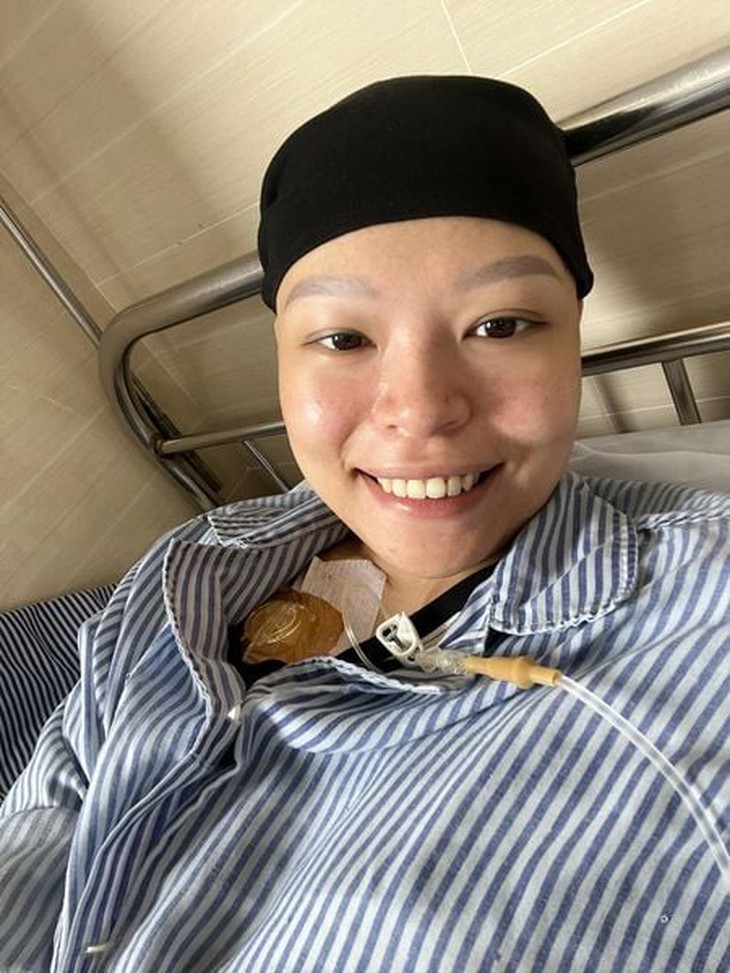 Nữ chiến sỹ công an bị ung thư giai đoạn cuối mong được kéo dài sự sống để có thêm thời gian bên con nhỏ- Ảnh 4. Nữ chiến sỹ công an bị ung thư giai đoạn cuối mong được kéo dài sự sống để có thêm thời gian bên con nhỏ- Ảnh 4.