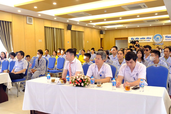 Tật khúc xạ gia tăng, bác sĩ khuyến cáo ưu tiên chăm sóc mắt trẻ em- Ảnh 1. Tật khúc xạ gia tăng, bác sĩ khuyến cáo ưu tiên chăm sóc mắt trẻ em- Ảnh 1.