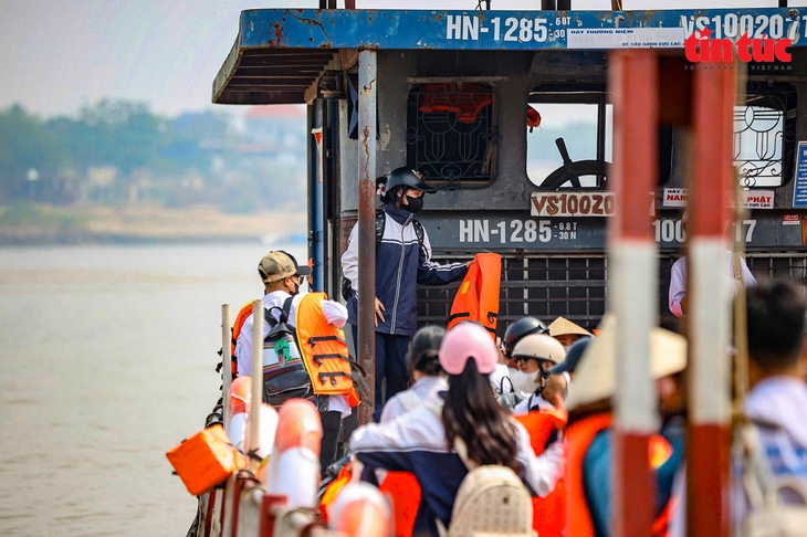 Học sinh xã đảo duy nhất của Thủ đô ngày ngày đi học bằng phà qua sông- Ảnh 6. Học sinh xã đảo duy nhất của Thủ đô ngày ngày đi học bằng phà qua sông- Ảnh 6.