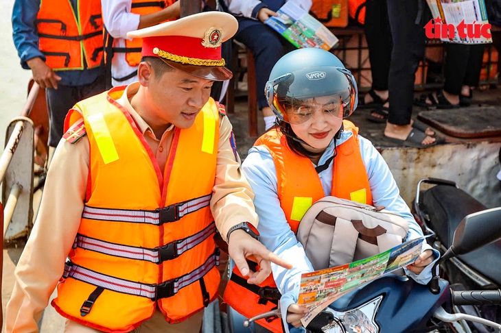 Học sinh xã đảo duy nhất của Thủ đô ngày ngày đi học bằng phà qua sông- Ảnh 5. Học sinh xã đảo duy nhất của Thủ đô ngày ngày đi học bằng phà qua sông- Ảnh 5.