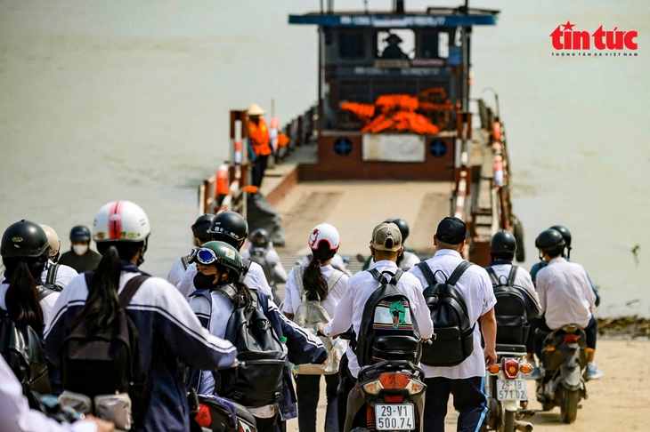 Học sinh xã đảo duy nhất của Thủ đô ngày ngày đi học bằng phà qua sông- Ảnh 10. Học sinh xã đảo duy nhất của Thủ đô ngày ngày đi học bằng phà qua sông- Ảnh 10.