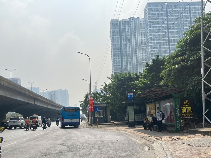 Hà Nội: Người dân đồng tình với việc tăng giá vé xe buýt từ 1/11- Ảnh 2.