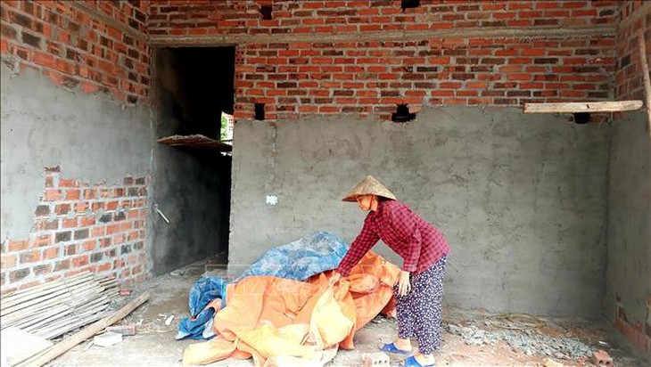 Địa phương đầu tiên hoàn thành hỗ trợ nhà cho các hộ bị thiệt hại do bão số 3- Ảnh 1. Địa phương đầu tiên hoàn thành hỗ trợ nhà cho các hộ bị thiệt hại do bão số 3- Ảnh 1.