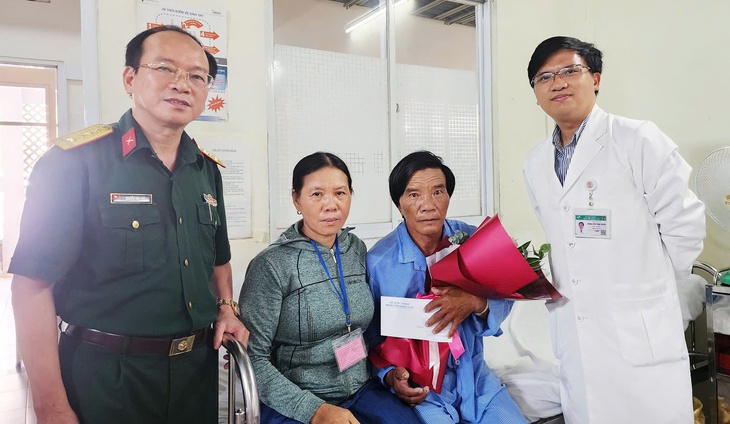 Niềm hạnh phúc vô bờ của ngư dân đột quỵ nặng ngoài biển được 'hồi sinh'- Ảnh 1.