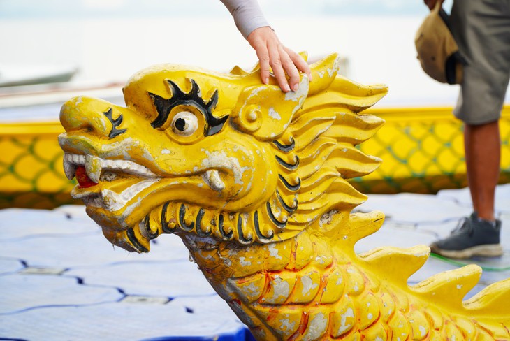 Sôi động không khí chuẩn bị trước lễ hội đua thuyền rồng Hà Nội 2024 - Ảnh 13.