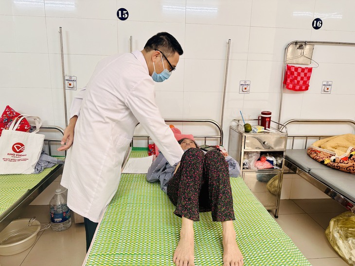 Ngứa kéo dài, sắc tố da thay đổi, sụt cân... đi khám phát hiện mắc sán dây chuột- Ảnh 1.
